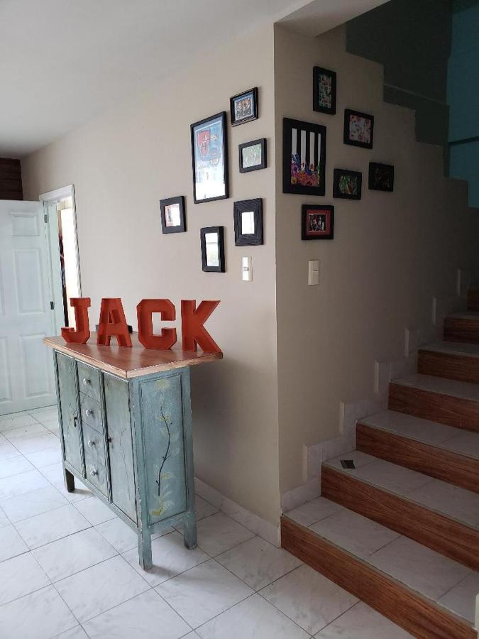 Jack Hostales Леон Екстер'єр фото